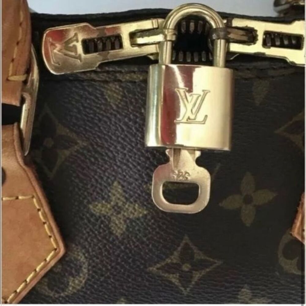 AUTHENTIC Near Mint Louis Vuitton lock and key - Picture 8 of 13